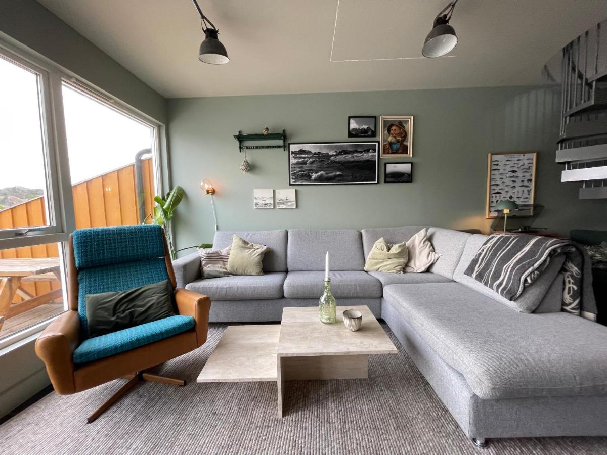 Charming Waterfront Cabin In Ballstad, Lofoten Exterior foto